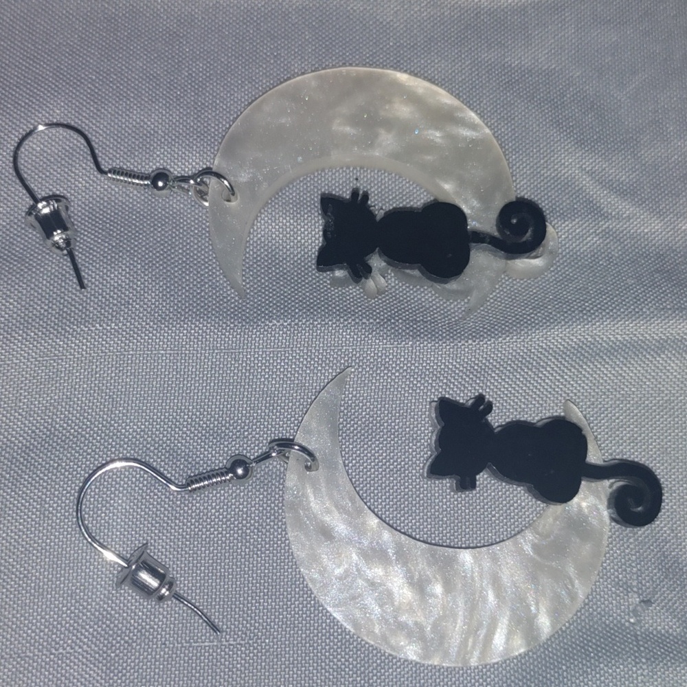 Cat on moon earrings - Picture 2 of 2